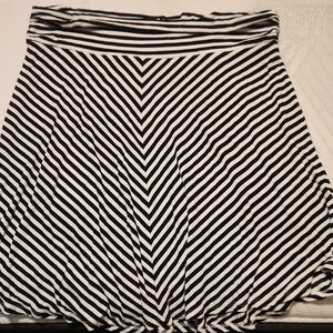 Womens Size XL Target Merona Black & White V-striped Skirt Summer Spring Fall